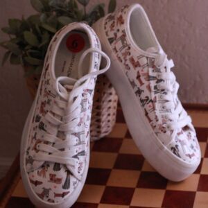 Cynthia Rowley Low-Top Canvas Sneakers Womens Size 6 Dog and Heart Print